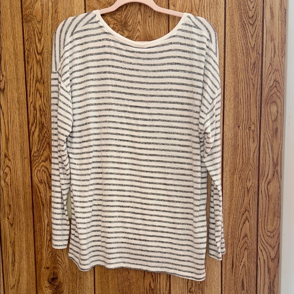 Striped Long-Sleeve Women's Top - White & Charcoal - Picture 5 of 5
